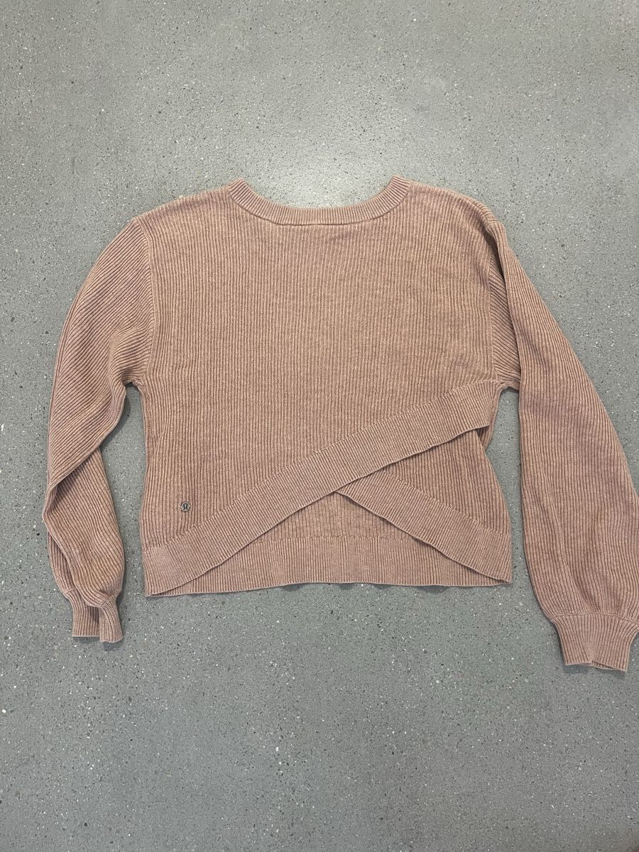Lululemon Maglioni & Felpe: Lululemon Pullover – Nuovo (secondo la descrizione) da Dottikon venduto da kat_jk9m