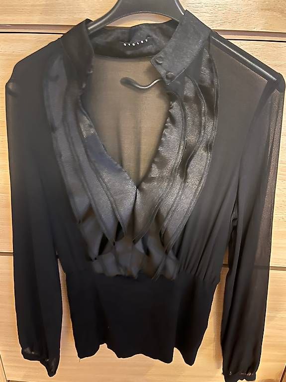 Camicette: Blusa nera a balze Sisley – Usato da Jona venduto da sen_vd8v
