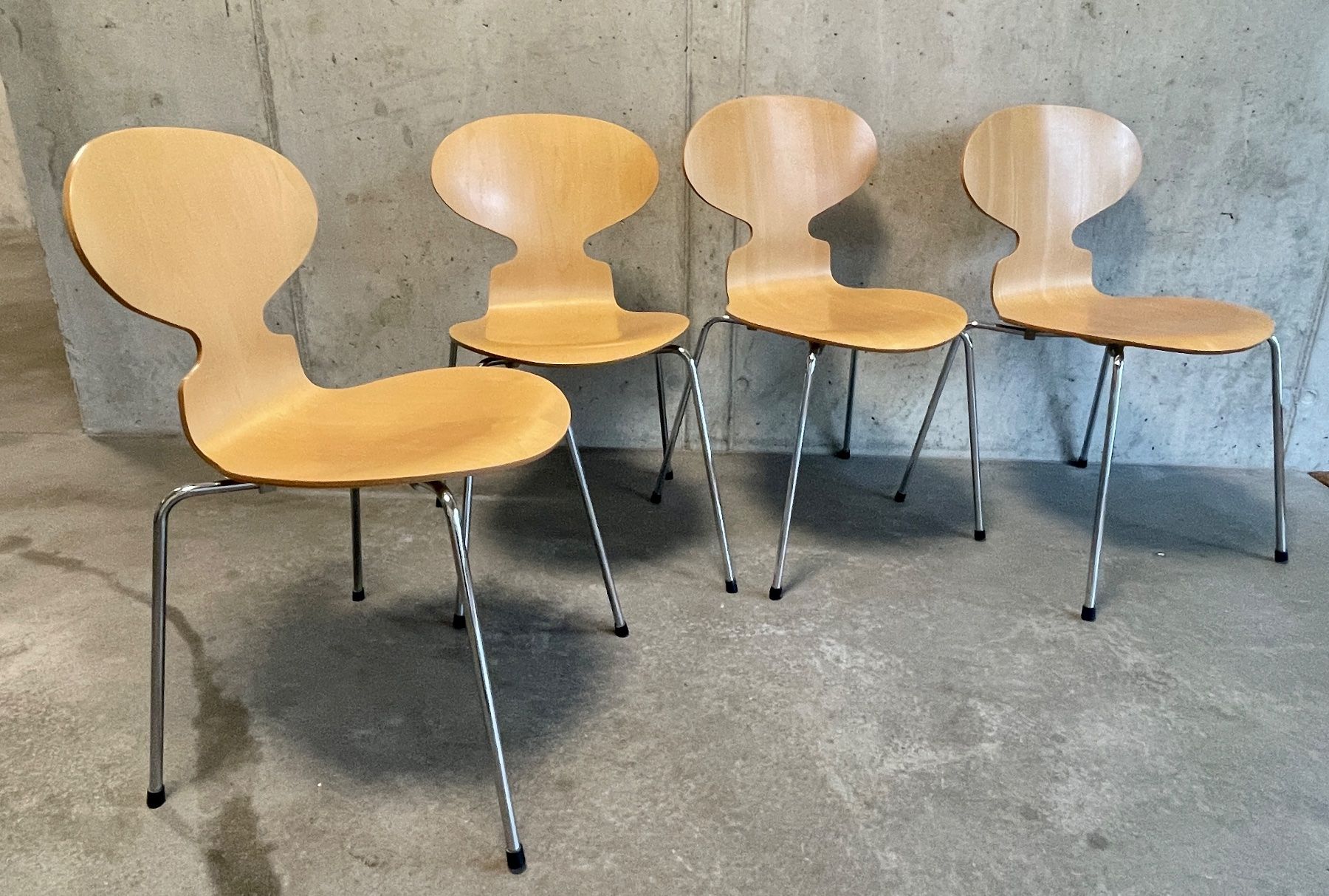 Fritz Hansen Sedie: Arne Jacobsen Stuhl Ameise 3101 Fritz Hansen – Usato da Zürich venduto da starch.studio 2