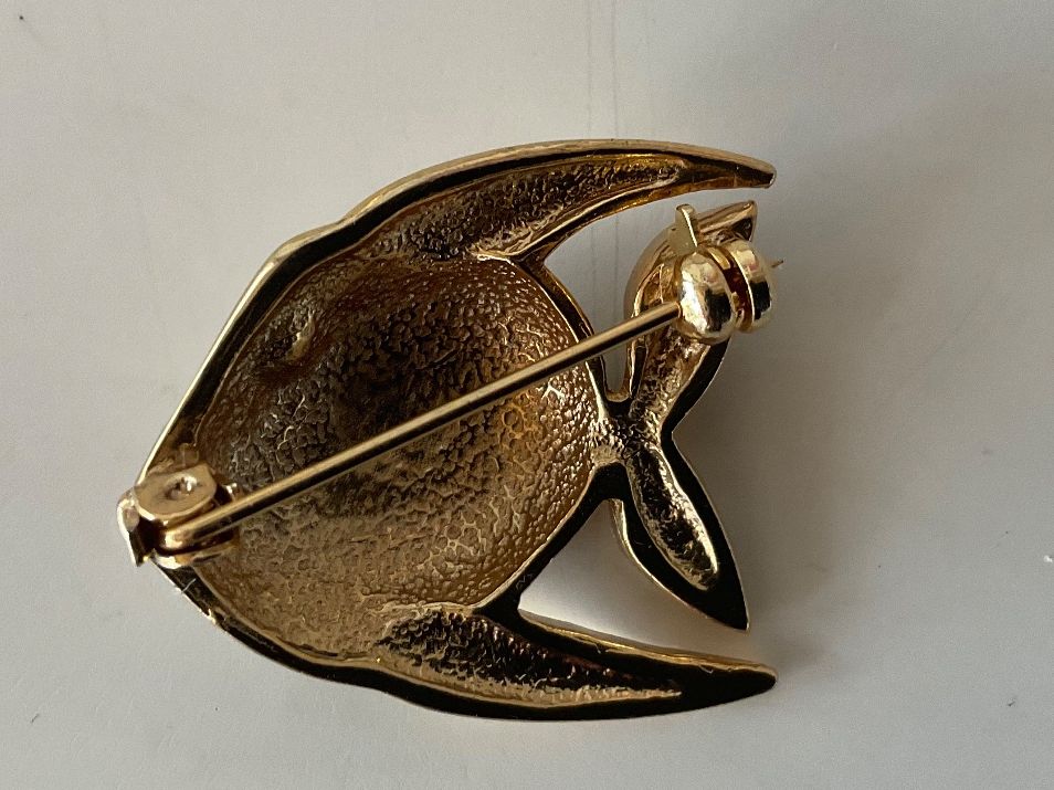 Broches & Aiguilles: Brosche Fisch emaillert – D'occasion à Scuol par Lotus2020 1
