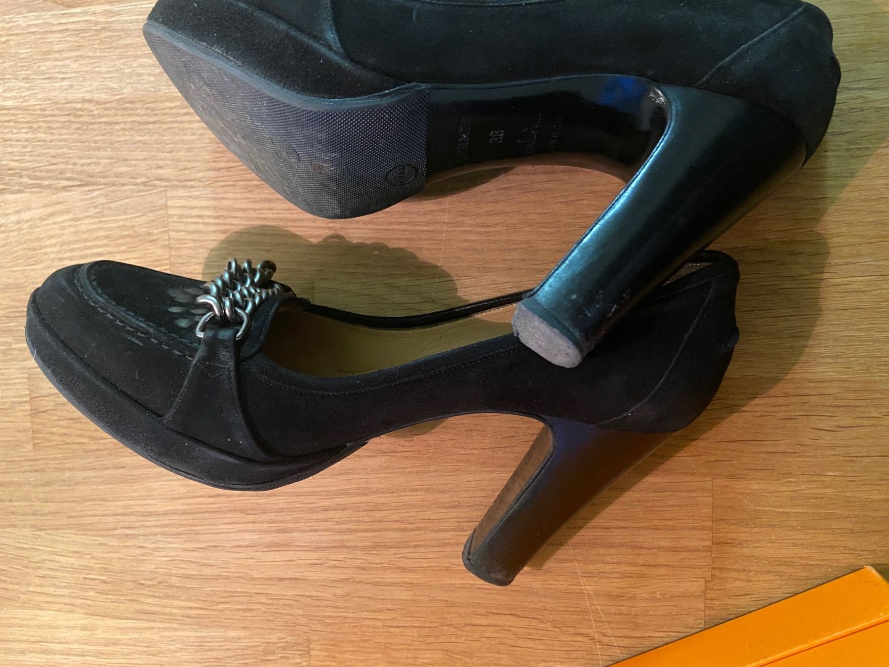 Hermès Scarpe da donna: Hermes | schwarzer Pumps, Wildleder, Grösse 38 – Usato da Urdorf venduto da Kandis02 4