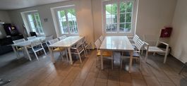 3 Tischen mit 13 Stk, Stühlen Alu Gestell