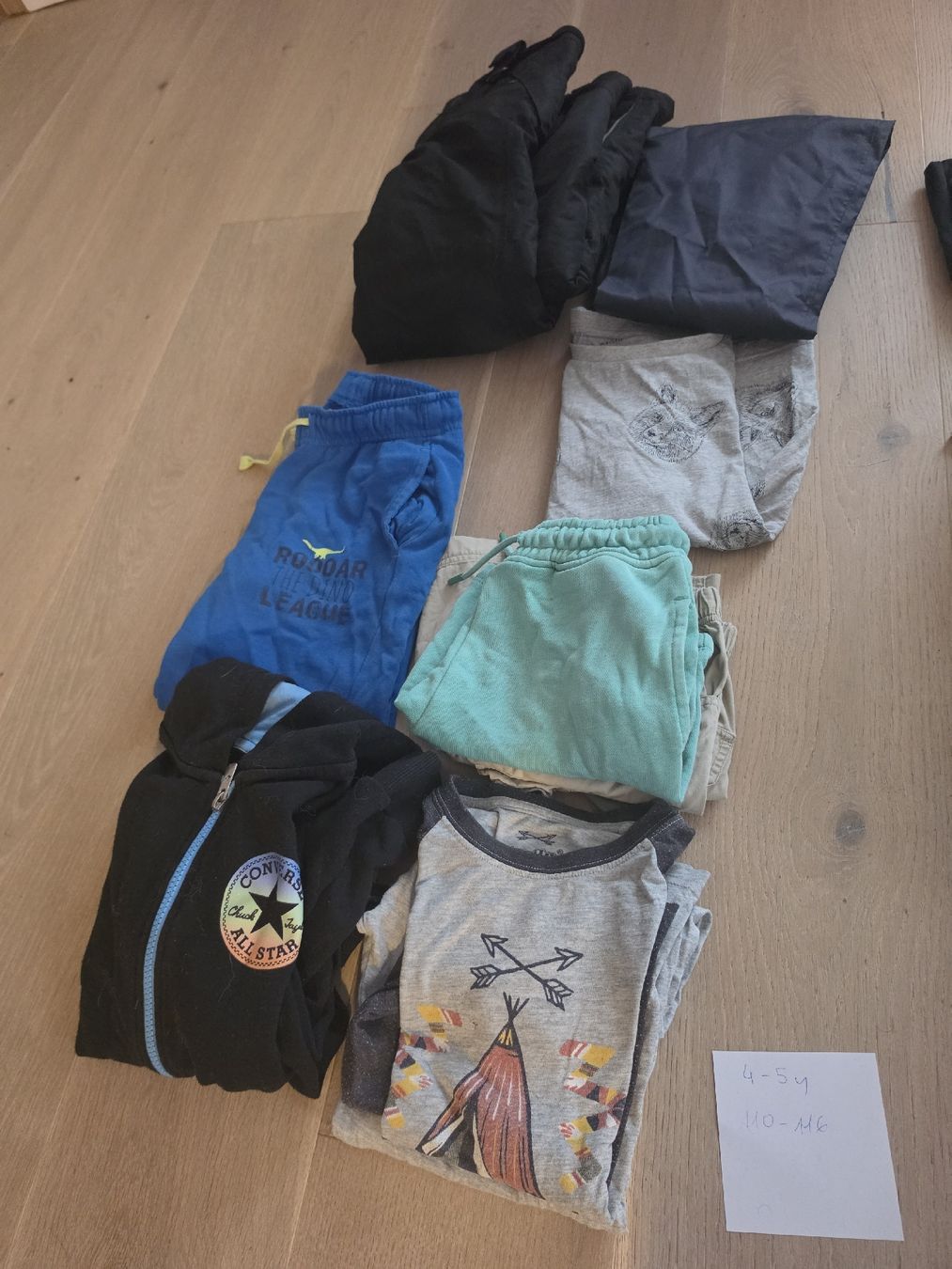 Kleiderpakete & -sets: Mega Set Boy 110/116 – Gebraucht aus Courtelary von dcubadda 1