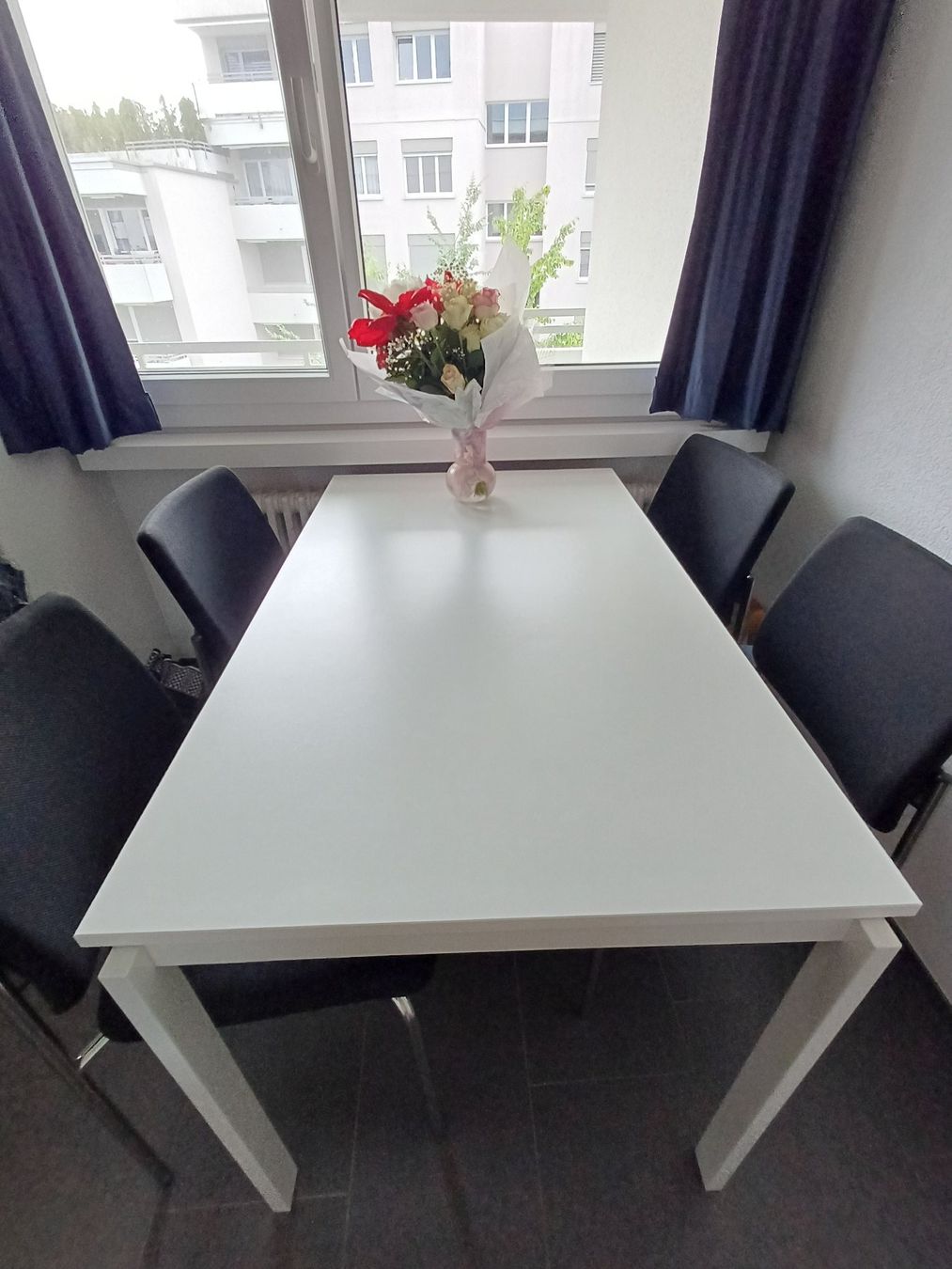 Set di tavolo e panche: Tisch mit 4 Stühlen für die Küche oder das Esszimmer – Usato da Zürich venduto da ale_w2kh 1