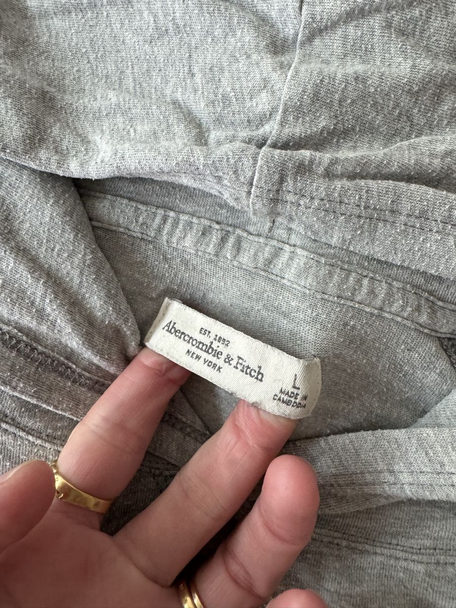 Abercrombie Pullover & Sweatshirts: Pull Abercrombie & Fitch gris, idéal pour le printemps! – Gebraucht aus Genève von lejardindesvetements 1