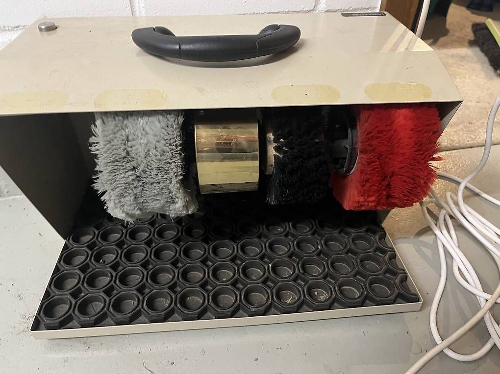 Tutte le macchine: Schuhputzmaschine – Usato da Thunstetten venduto da Tamyx0 1