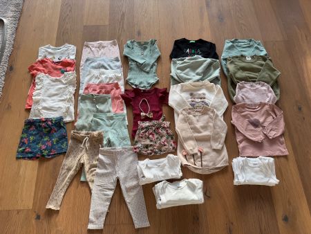 Kleiderpaket Mädchen Gr. 90/92/98, jedes Teil 4.-