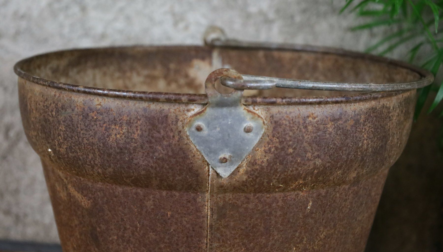 Tutte le decorazioni: alter, grösserer Eimer / Brunneneimer mit schöner Patina – Usato da Birrwil venduto da brandschatz_birrwil 1