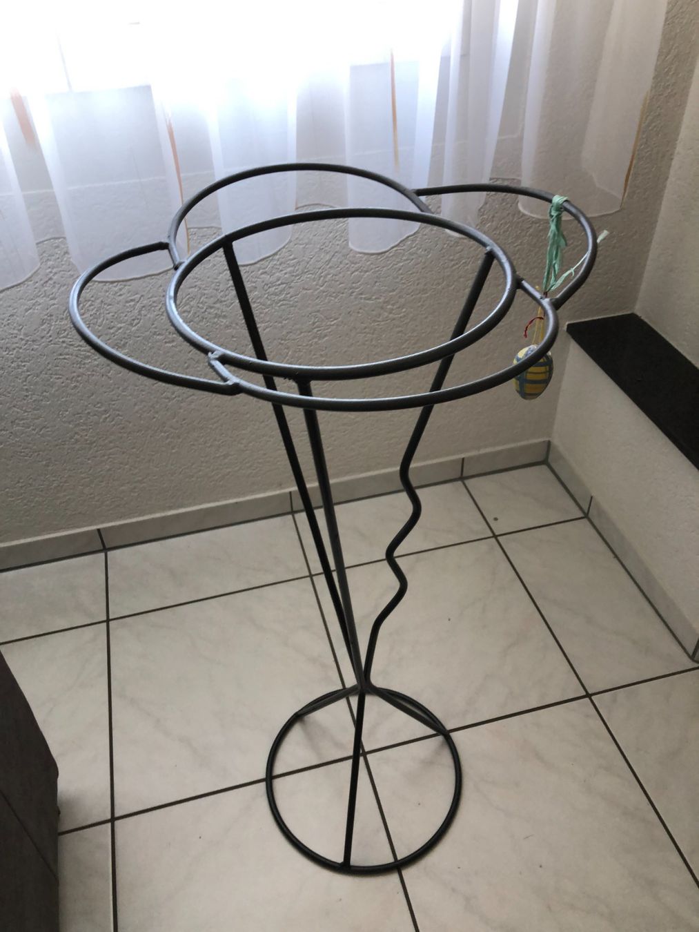 Autres articles pour la maison: Blumen/Pflanzenständer – D'occasion à Freienstein par ErnaS01 1