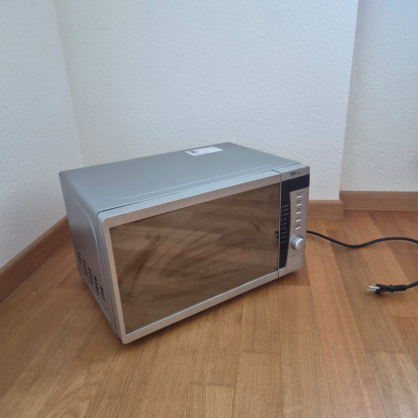 Elettrodomestici da cucina: Fust Mikrowelle silber gebraucht – Usato da Zürich venduto da mx.x 1