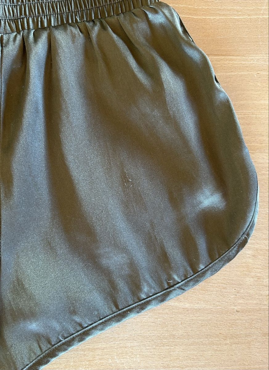 Pantaloni: Short vert olive effet satiné – Usato da Ardon venduto da cam_f86l 2