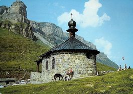 KLAUSENPASS Kapelle - Auto, Ziege