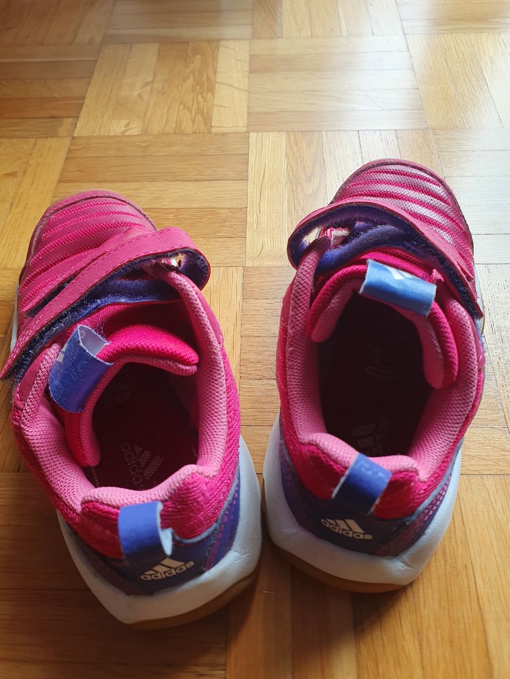 Adidas Schuhe für Jungen: Adidas Hallenturnschuhe Gr. 30 – Gebraucht aus Zürich von cha_bfl5 2