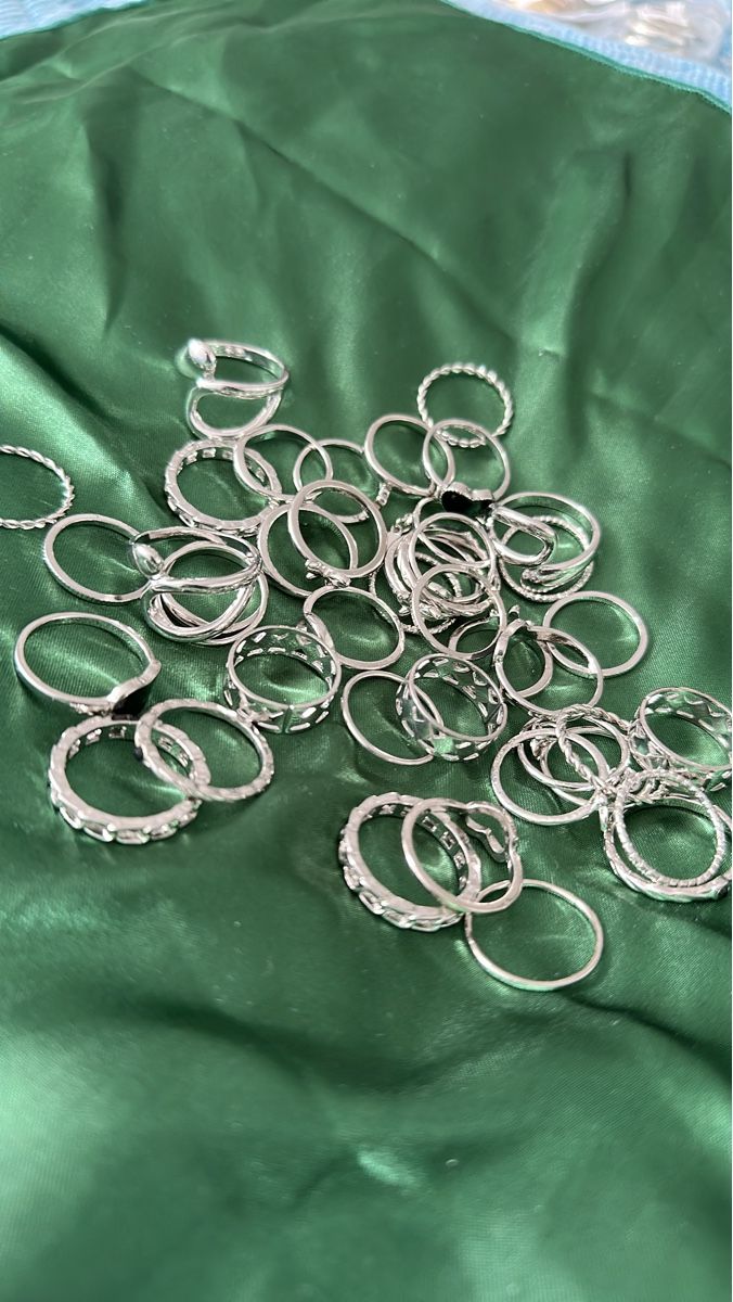 Anelli: 42 Stk. Silberfarbene Ringe, Modeschmuck – Nuovo (secondo la descrizione) da Dietikon venduto da vithya88