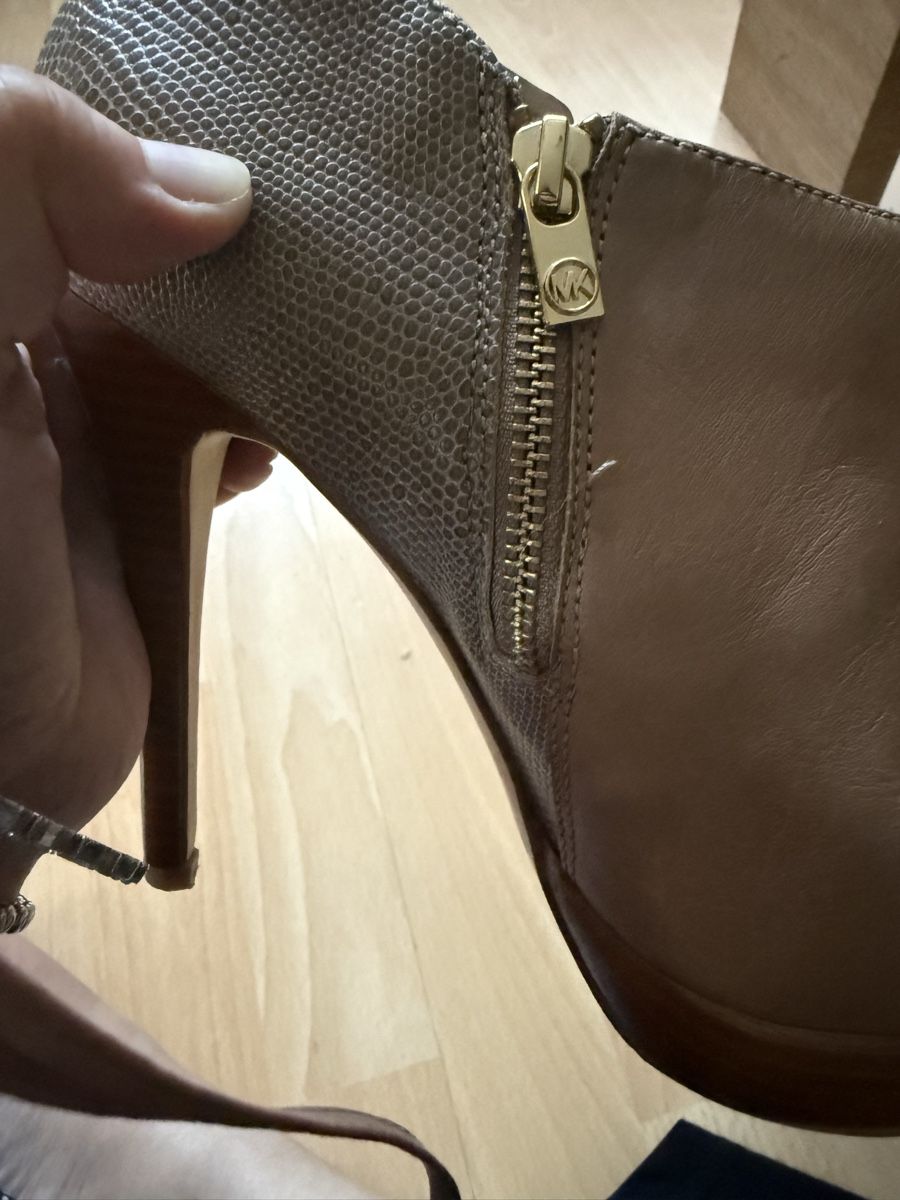 Michael Kors Scarpe da donna: Michael Kors Stiefeletten Leder beige Grösse 37 – Usato da Zürich venduto da Supron01 4