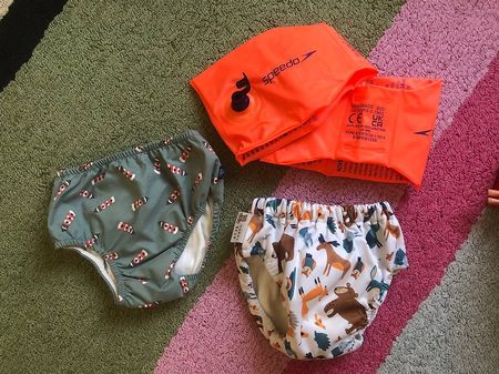 Baby swimsuits/ Badehosen Lässig und Happy bear
