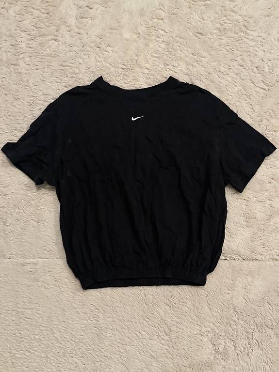 Top: Schwarzes Nike Sporttop – Usato da Oberwil b. Zug venduto da ritaaa