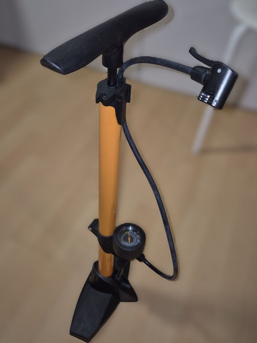 Pompe: Fahrrad Standpumpe mit Manometer – Usato da Hinwil venduto da Iceeagle 1