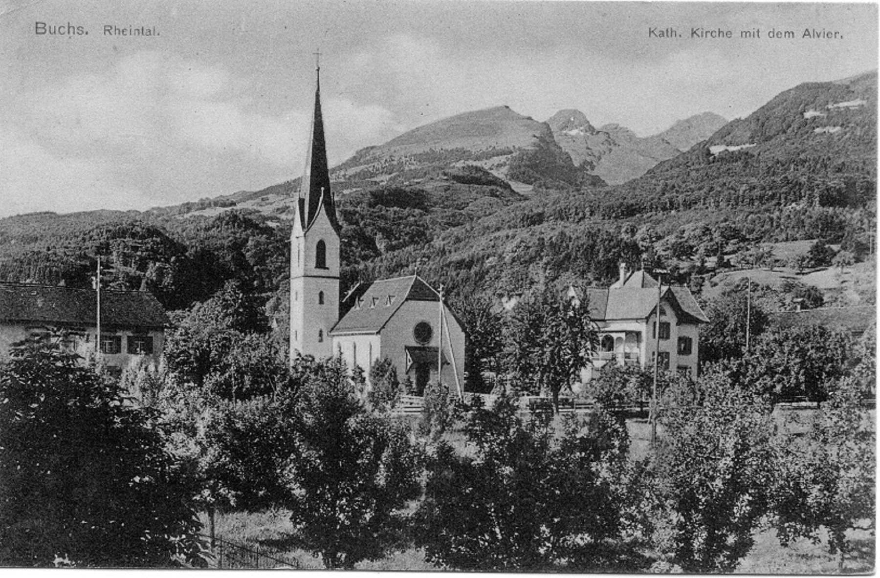 Cartes postales: BUCHS Rheintal - Kath. Kirche mit dem Alvier – D'occasion à Jona par philajona