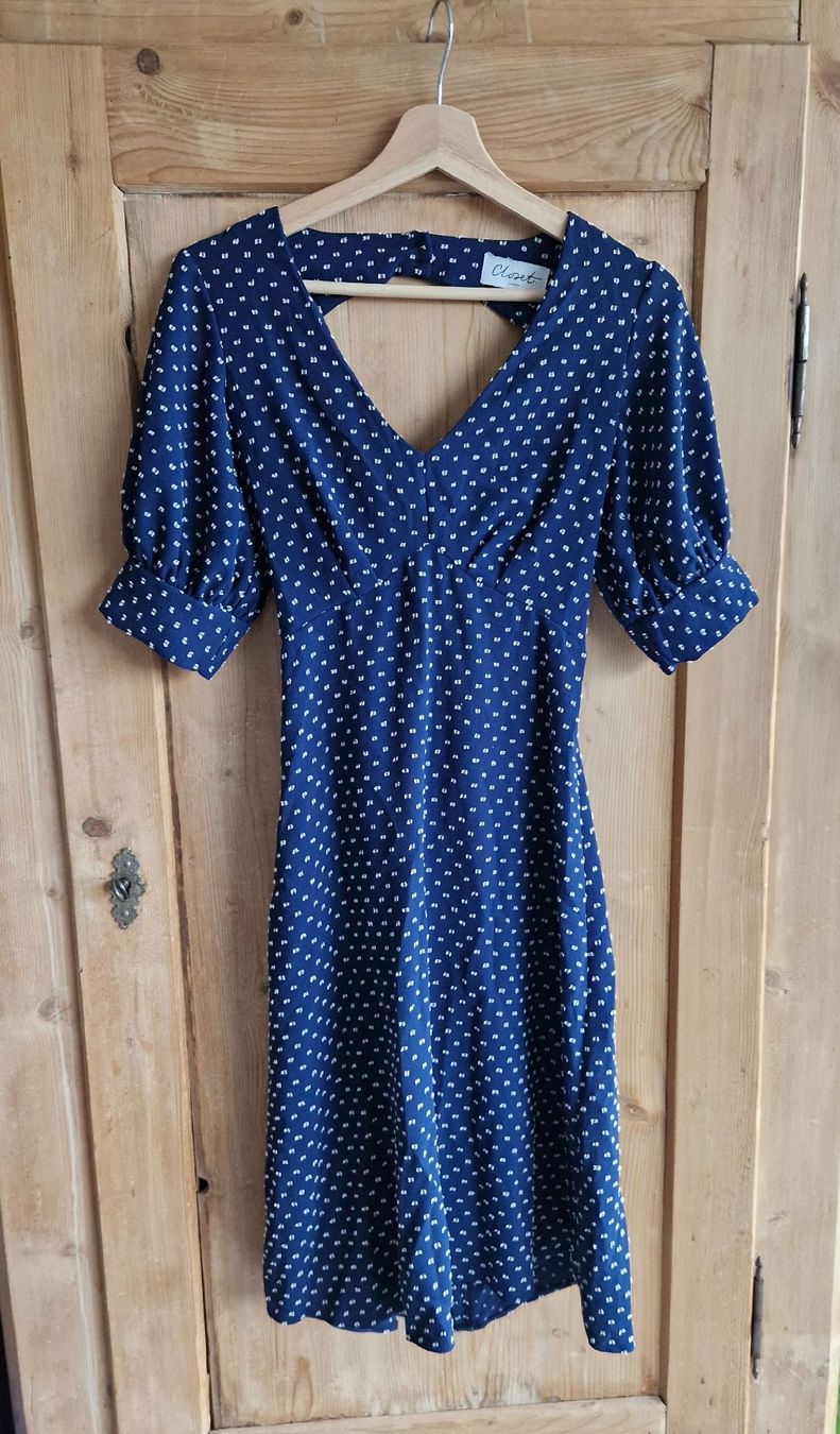 Kleider: Blaues Pünktchen Kleid Grösse S – Gebraucht aus Winterthur von kate_24
