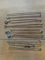 Lot chaînettes et pendentifs