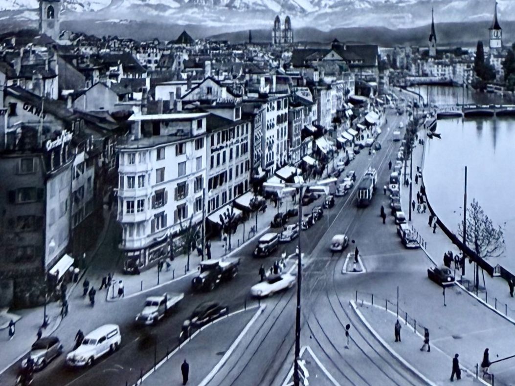 Cartoline postali: Zürich - Limmatquai - Tram - Oldtimer 1956 – Usato da Lutry venduto da Ediego 1