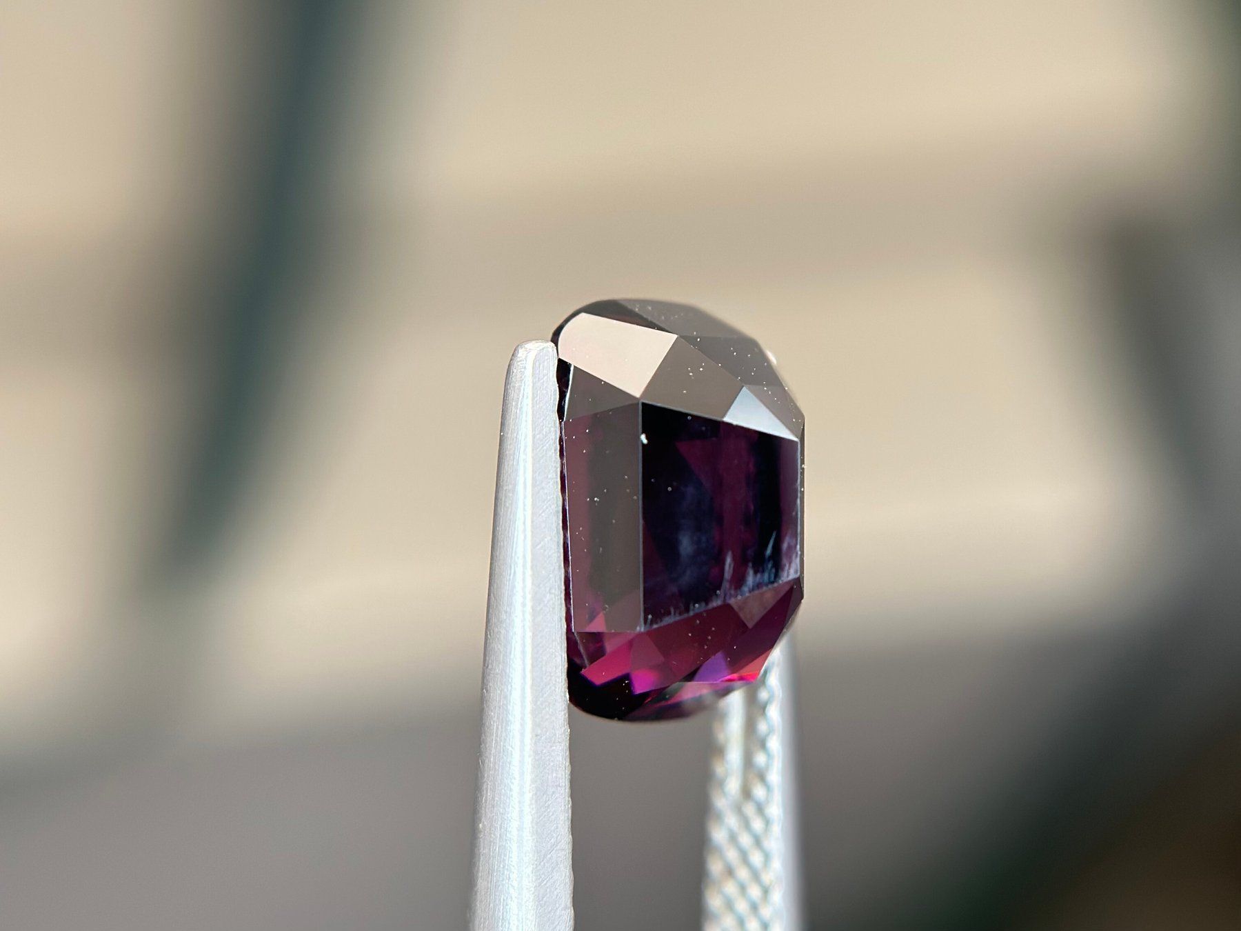 Pietre preziose: Spinell - 4.729 ct - Tiefes Lila – Nuovo e nell'imballaggio originale da Bad Zurzach venduto da Schaeubli-Group 2
