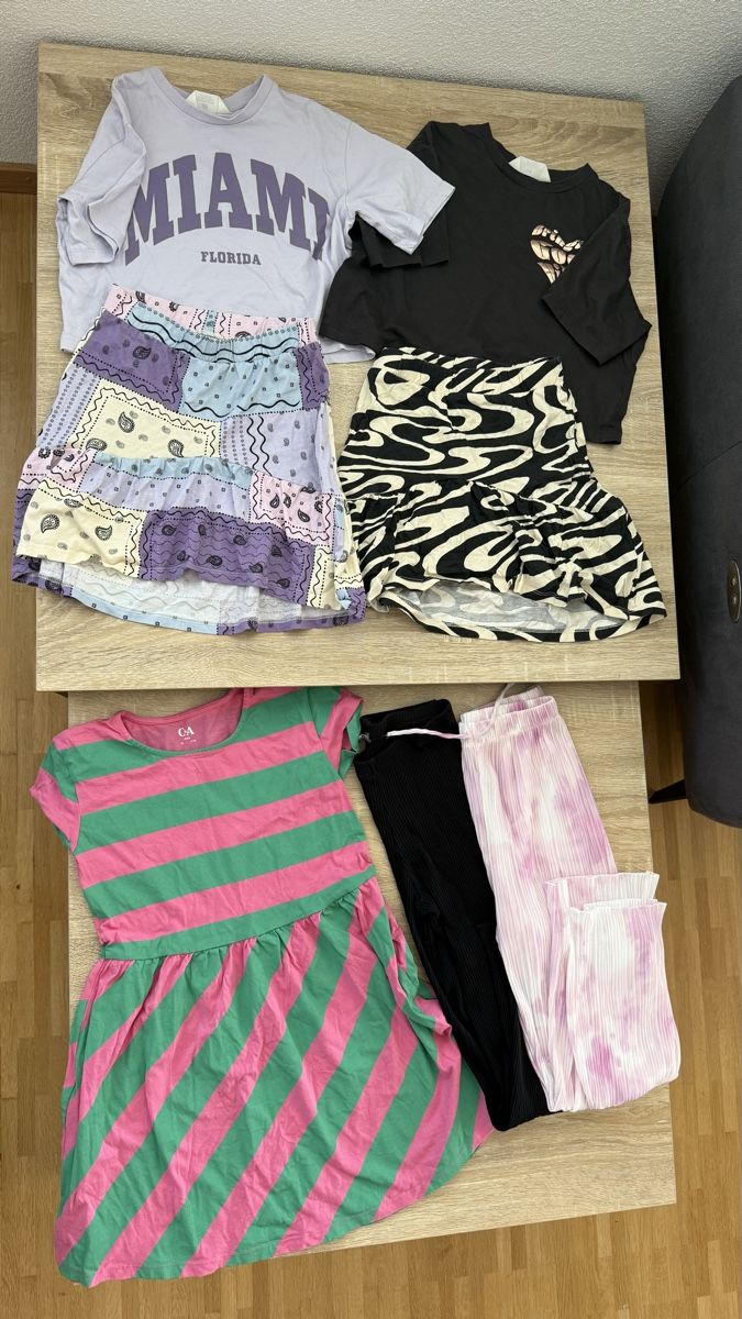 Ensembles coordonnés: Mädchen Kleider set gr.134 – D'occasion à Winterthur par -BeHappy24- 1