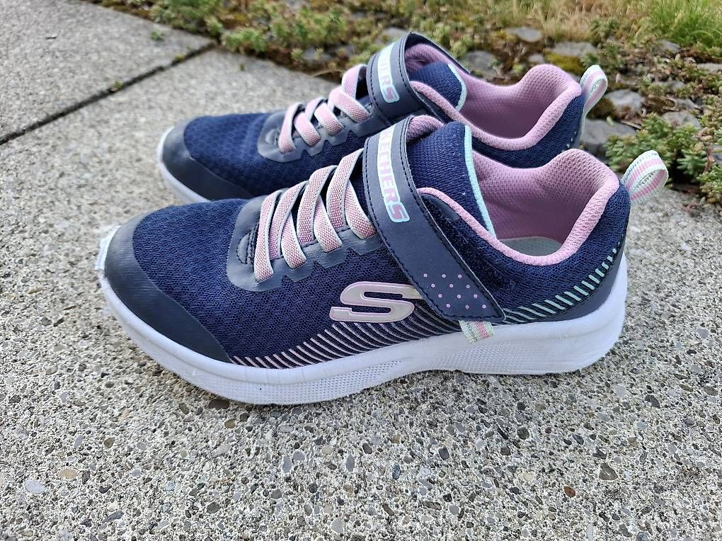 Skechers Chaussures filles: Skechers Sneakers Gr. 34 – D'occasion à Männedorf par Einhornmama