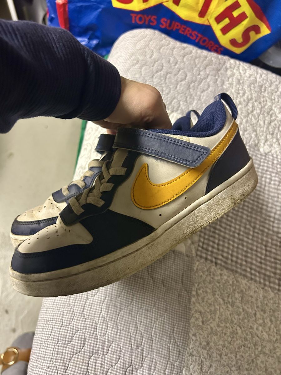 Nike Scarpe per ragazzi: Nike Turnschuhe 👟 Gr. 35 – Usato da Birmensdorf ZH venduto da LXro