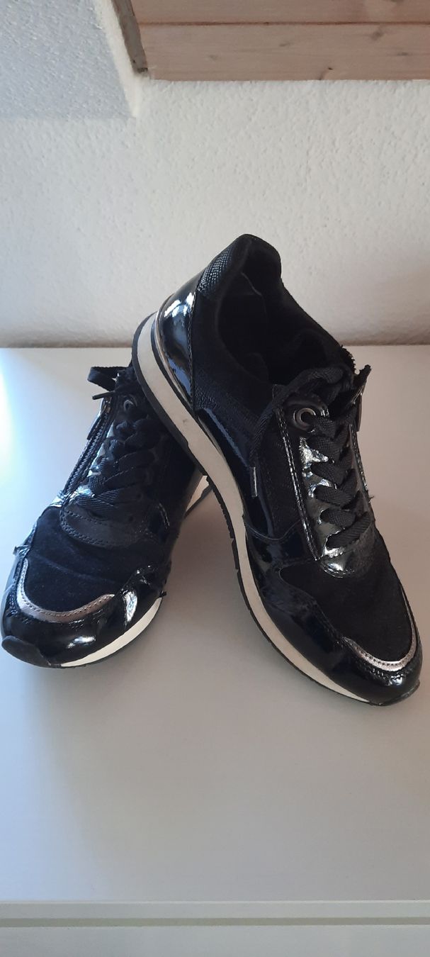 Tamaris Damenschuhe: ***TAMARIS*** Sneakers schwarz-glänzend Gr 40 – Gebraucht aus Wädenswil von H2H_Secondhandshop 1