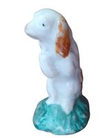 Porzellanfigur Hund macht Männchen