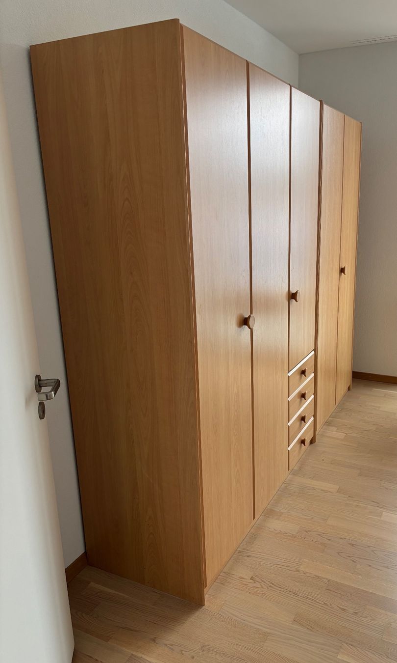 Armadi: Kleiderschrank Holz massiv – Usato da Stans venduto da hierkommtkurt 1