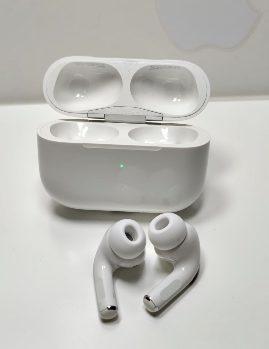 Apple Kopfhörer: Apple AirPods Pro (2nd Generation) Authentic – Gebraucht aus Sorens von purpureta