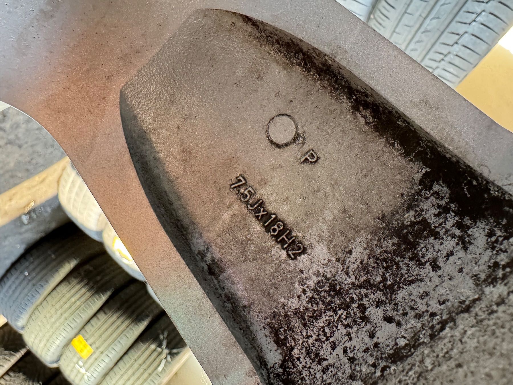 Pneumatici & Ruote complete: Audi A4 B5 Winter Kompletträder – Usato da Rotkreuz venduto da garage-wismer-ag 2