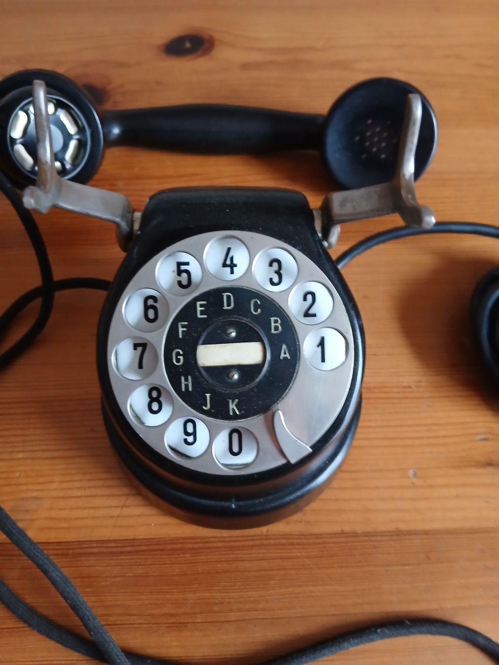 Telefone: Antikes Telefon schwarz mit Wählscheibe – Gebraucht aus Oberentfelden von Trinity1945 1