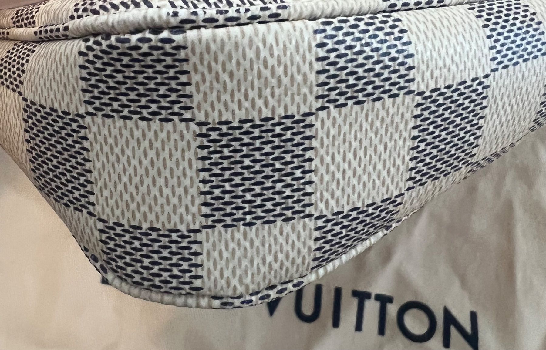 Louis Vuitton Sacs femmes: Louise Vuitton pochette accessories – D'occasion à Arzier Le Muids par oma_w5bq 4