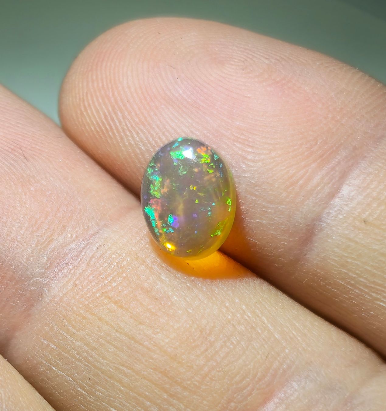 Pierres précieuses: Opal mit Schönem  Ovalem Schliff 1.20ct – Neuf (Voir description) à Schaffhausen par SahinGems 1