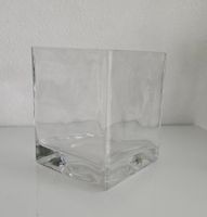 Elegante massive Glasvase, quadratisch Deko