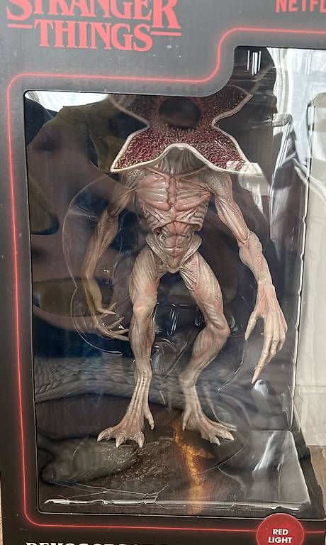 Statuette: Stranger things - Demogorgon 3D Light desk lamp – Usato da Prangins venduto da AndreGB