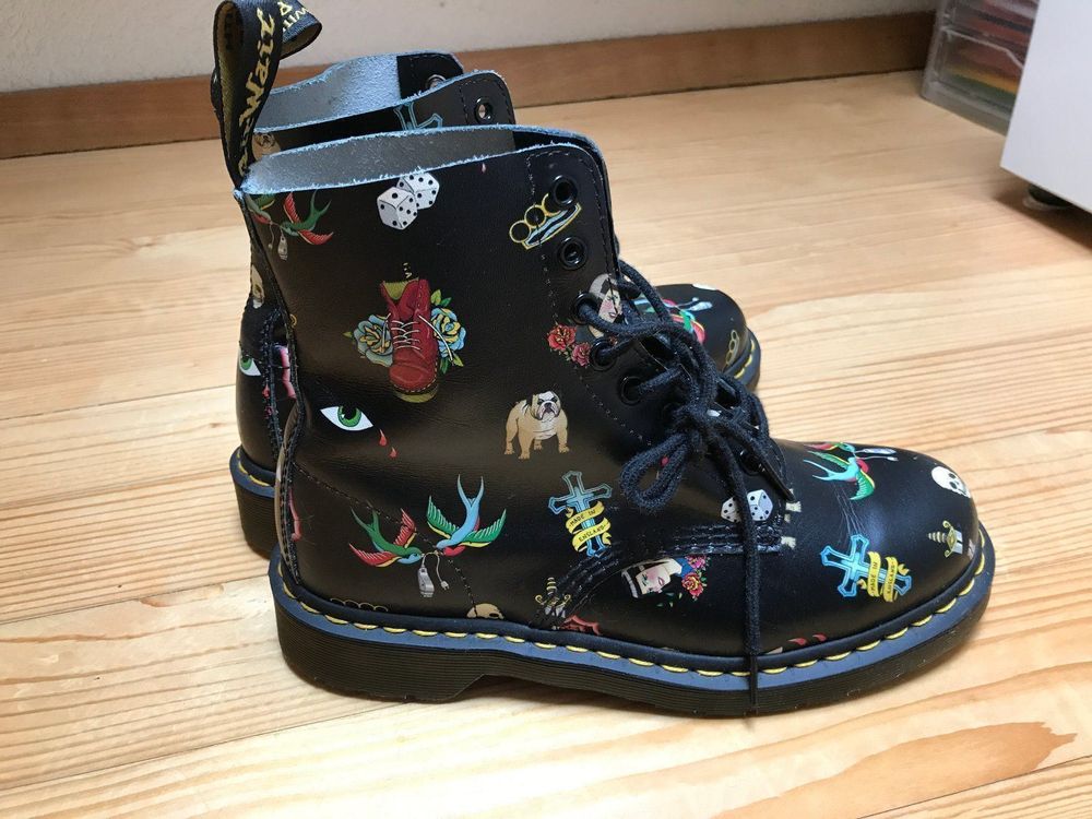 Dr martens hotsell pascal tattoo