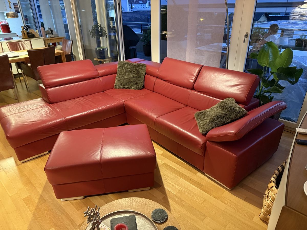 Divani: Rotes Ecksofa plus Hocker in Leder – Usato da Kriens venduto da thomknig 1