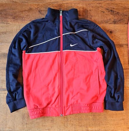 Nike Trainingsjacke Grösse 116-122cm,