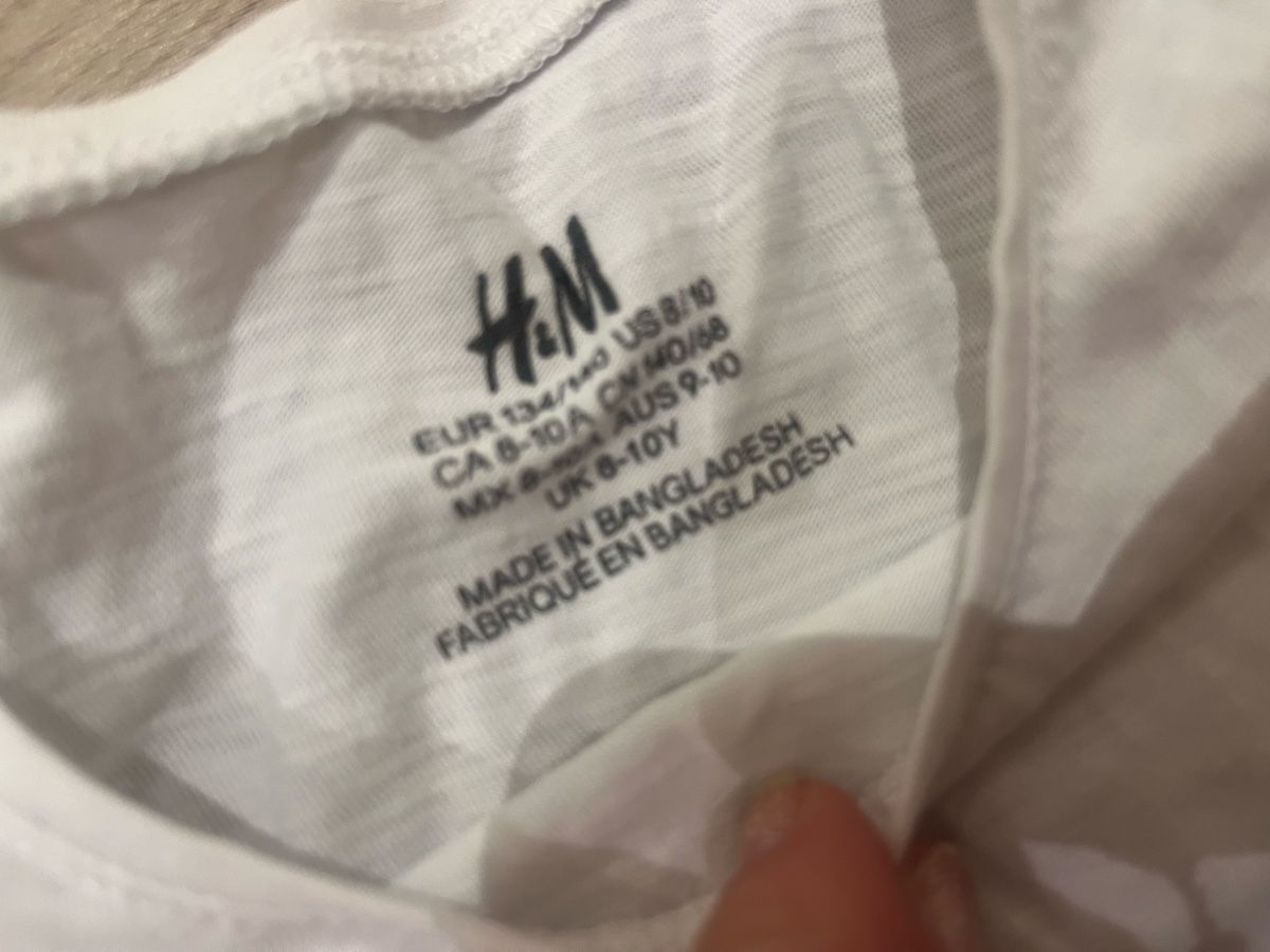 H&M Blusen, T-Shirts & Tops: H&M T-Shirt 134/140 cm – Neu (gemäss Beschreibung) aus Wallisellen von Nataschab0 1