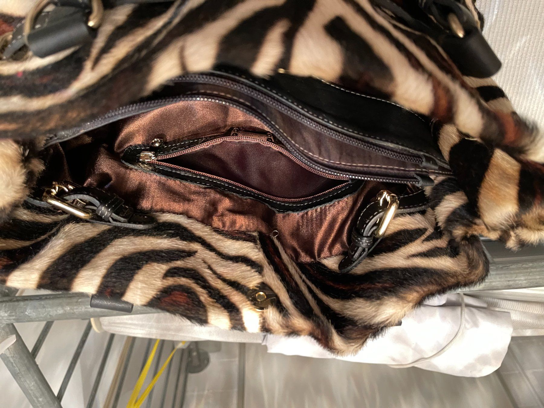 Taschen für Damen: Handtasche – Gebraucht aus Stallikon von nirakhtugarev 4