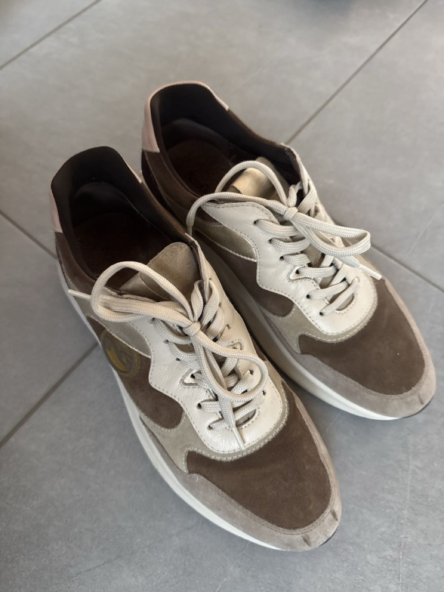 Damenschuhe: Megacoller Sneaker von NeroGiardini – Gebraucht aus Fürstenau von Du-01 1