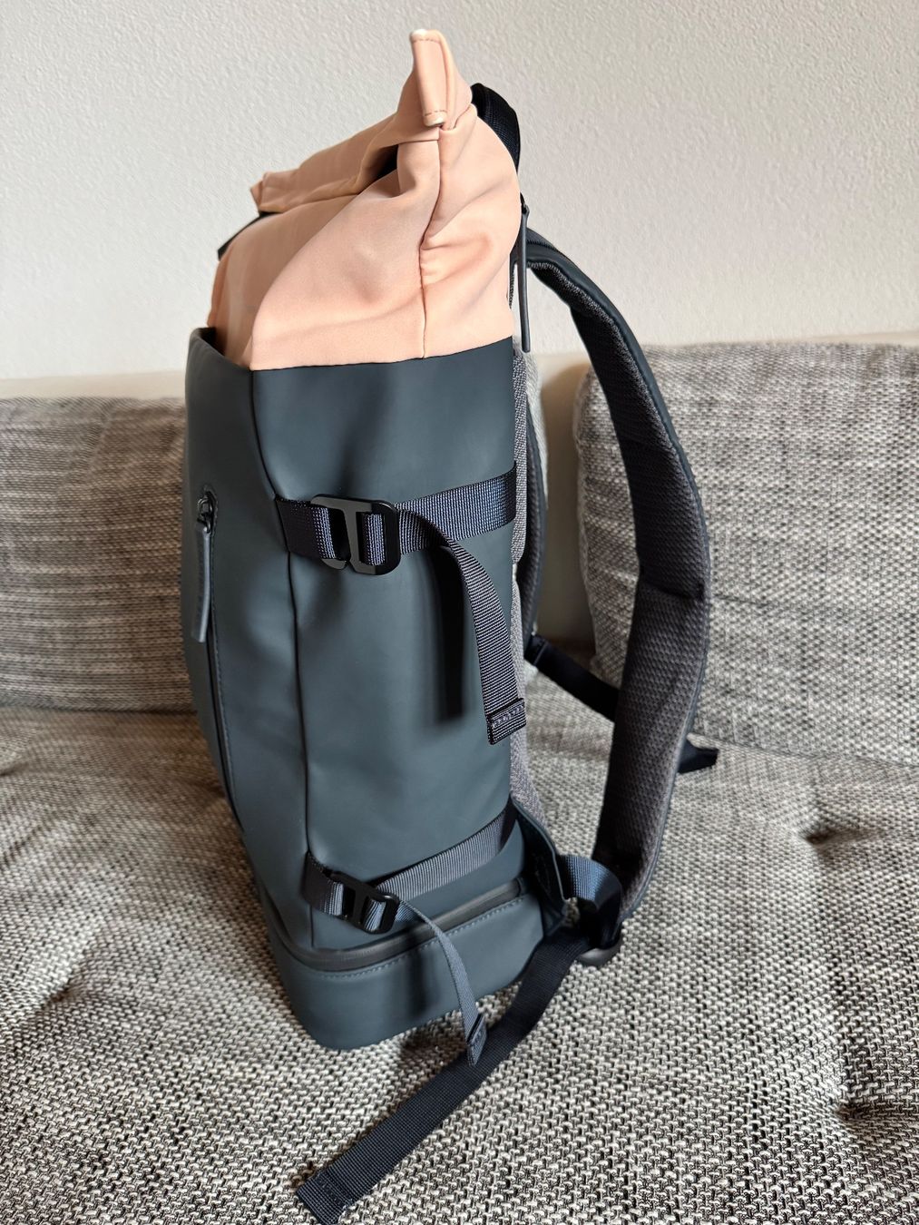 Kapten & Son Zaini: Rucksack Kapten & Son Helsinki Navy Blush – Usato da Gommiswald venduto da Aloha.Spirit 3