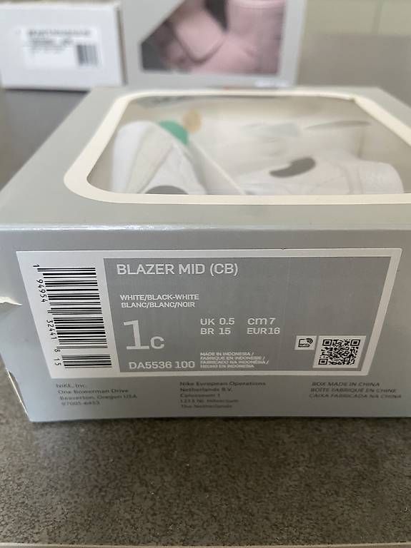 Scarpe per ragazzi: Nike bébé neuves  – Usato da St-Sulpice VD venduto da bor_wtr2 2