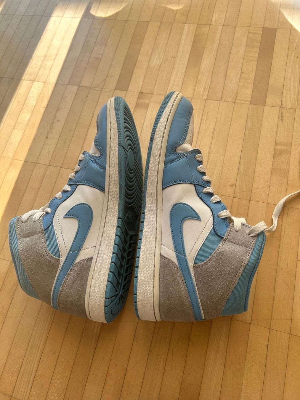Jordan Scarpe da uomo: Jordan 1 Mid University Blue Grey – Usato da Luzern venduto da Carlita-21 2