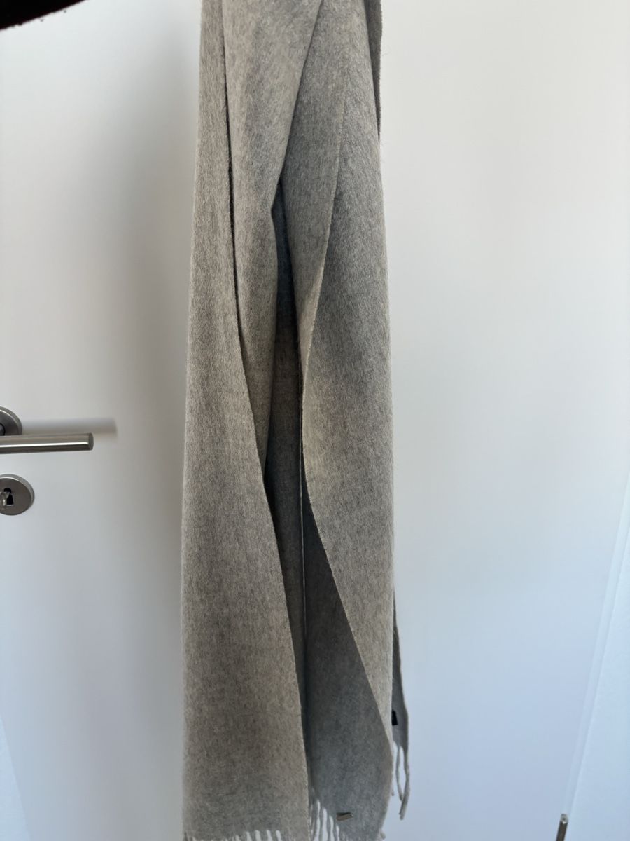Loro Piana Foulards, Tücher & Schals: Loro Piana Kaschmir Schal silber grau wunderschön – Gebraucht aus Zürich von car_9sdb 6